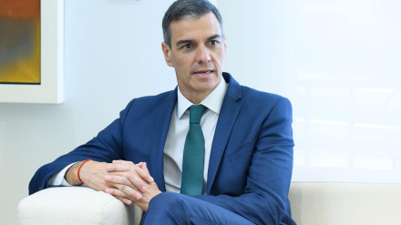 3BJTP5D Madrid, Spain. 16th June, 2025. The President of the Government, Pedro Sanchez, is seen during a meeting with Yolanda Diaz (not in view), the second Vice President at the Moncloa Palace. The meeting between Sanchez and Diaz takes place to address the crisis caused by the alleged link in the Koldo plot of the former secretary of Organization of the PSOE Santos Cerdan. Credit: SOPA Images Limited/Alamy Live News