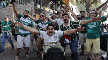 Aficionados del Palmeiras por las calles de Lima en la previa de la Libertadores.