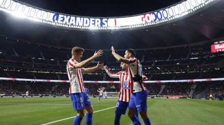Sorloth celebra el 1-0 del Atlético contra el Real Oviedo