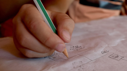 2AT5C55 Nino escribiendo