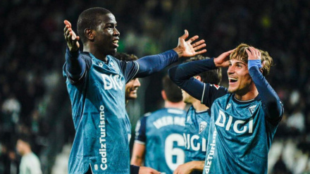 Diakité celebra el gol del triunfo del Cádiz