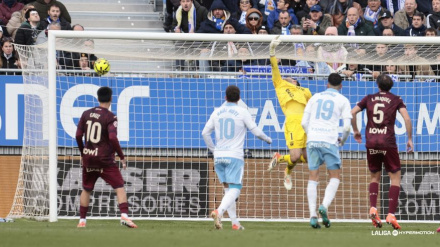 El golazo de Toni Moya de falta directa, que ponía por delante al Real Zaragoza