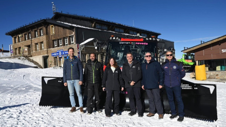 La consejera de Fomento, Articulación del Territorio y Vivienda, Rocío Díaz, en su visita a la estación de Sierra Nevada