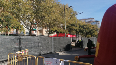 Se ha colocado una valla perimetral cercando los edificios afectados