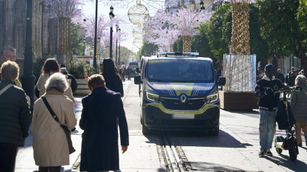 28/11/2025 Imagen de agentes de la Policía Local de Sevilla de servicio tras activase el Plan de Emergencia Nivel 1. A 28 de noviembre de 2025 en Sevilla (Andalucía, España). El Ayuntamiento de Sevilla ha activado el Plan de Emergencias Nivel 1 en la ciudad para garantizar la seguridad durante las fiestas navideñas a la espera de una importante afluencia de público.POLITICA Eduardo Briones - Europa Press