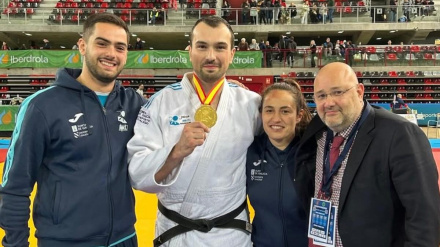 Guillermo Cadenas, con la medalla