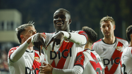 Nobel Mendy celebra su gol en el Rayo - Valencia