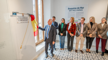 El alcalde de Roquetas, Gabriel Amat, inaugura el museo.