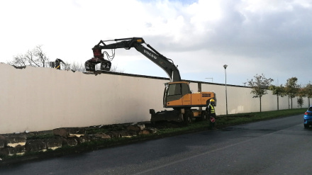 La excavadora trabajando este martes en la zona