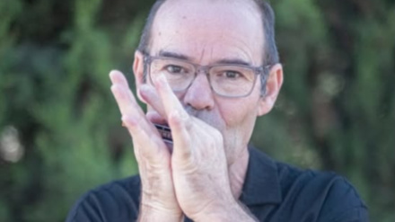 Quim Roca consigue el acorde más largo del mundo con una armónica