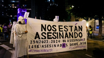 Una pancarta durante la manifestación por el Día Internacional de la Eliminación de la Violencia contra la Mujer en Valencia