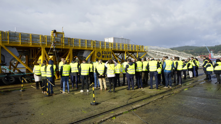 La plataforma situada en la dársena interior del puerto
