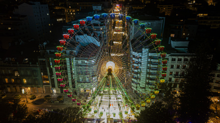 Vista aérea de Vigo con el alumbrado navideño encendido