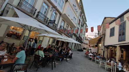 Terrazas llenas en el casco histórico de Lugo