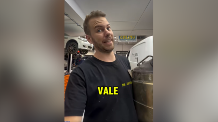 Miquel, mecánico, en el vídeo