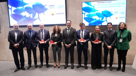 Foto de familia de los premiados