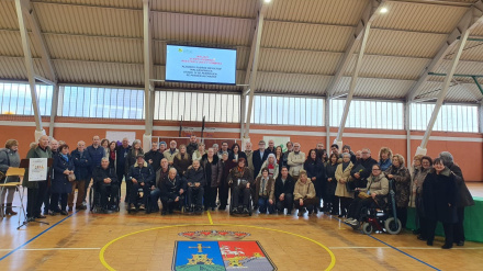 Foto de familia al término de la gala organizada por DIFAC coincidiendo con el Día de las Personas Discapacitadas
