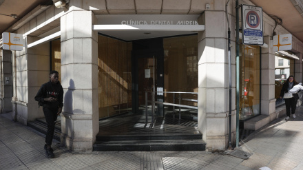 Fotografía de archivo que muestra la fachada principal de la clínica dental de Alzira (València)