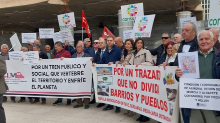 Concentración para exigir la línea Cartagena-Albacete