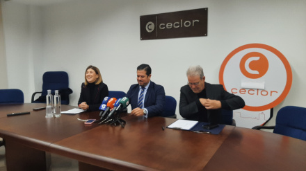 La concejala de Empleo, el presidente de Ceclor y el representante de la consultora durante la presentación del estudio que van a realizar