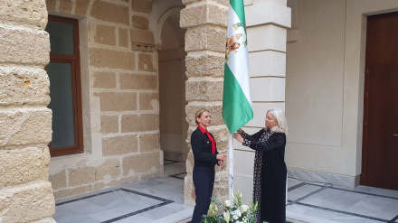 Izado en Cádiz de la Bandera de Andalucía