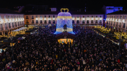 Encendido de la iluminación navideña en la Plaza Mayor