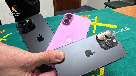 La Guardia Civil recupera iPhones robados en Ceuta e investiga a tres vecinos de Logroño.