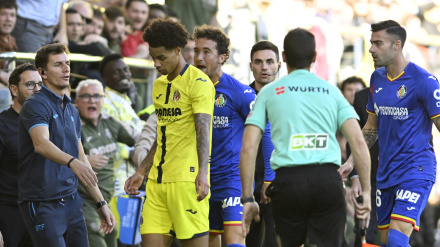 Momento en el que fue expulsado Luis Milla ante el Villarreal