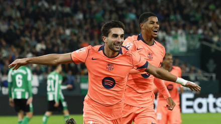 Ferran Torres celebra el 1-2 del Barcelona contra el Betis