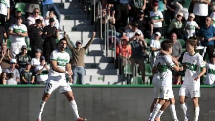 Los jugadores del Elche celebran un gol contra el Girona