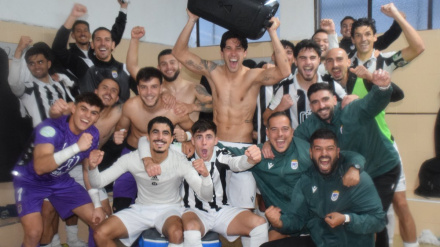 El Badajoz celebra su triunfo en Montehermoso