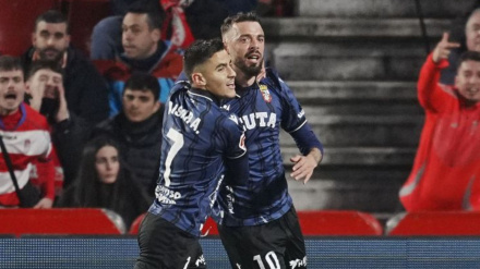 Los jugadores del Ceuta celebra el gol contra el Granada