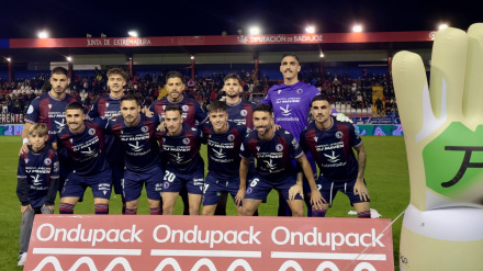 Alineación del Extremadura ante el Linares