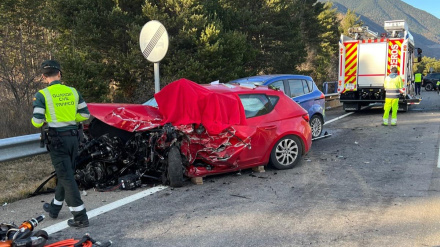 Un aparatoso accidente deja un fallecido y varios heridos