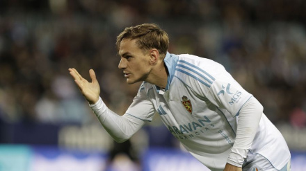 Dani Gómez celebra el gol que consiguió de penalti este lunes en Málaga y que supuso un punto de oro