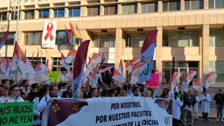 Protesta frente a la Consejería de Sanidad