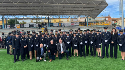 Agentes de la Policía Local de Dénia durante el acto de reconocimiento celebrado en Paiporta