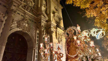 Nuestra Señora de la Granada a su paso por la Basílica de San Juan de Dios