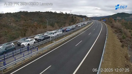 Retención de vehículos en el acceso a Sabiñánigo