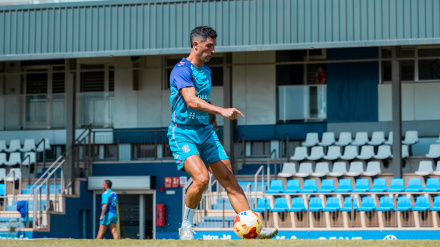 Álvaro González, durante un entrenamiento de esta temporada.