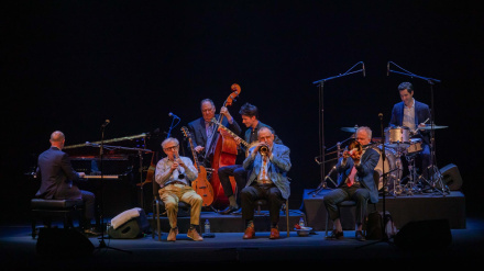 El director de cine Woody Allen durante una actuación de la 55 edición del Festival de Jazz de Barcelona, en el Teatre Tívoli, a 18 de septiembre de 2023