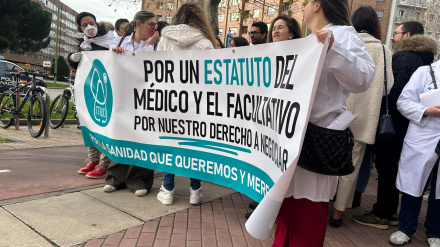 Los médicos de Burgos secundan la huelga nacional y se manifiestan para exigir un estatuto propio que mejore sus condiciones laborales