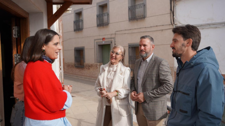 Los concejales de Vertebración del Territorio y Desarrollos Industriales conversan con empresarios del proyecto