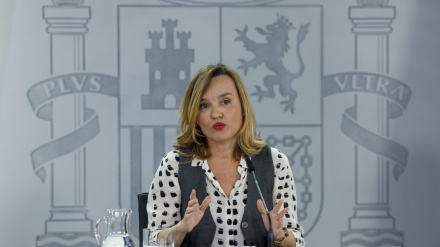 La ministra de Educación y portavoz del Gobierno, Pilar Alegría, durante su intervención en la rueda de prensa posterior a la reunión del Consejo de Ministros este martes en Moncloa