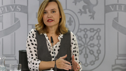 La ministra de Educación y portavoz del Gobierno, Pilar Alegría, durante su intervención en la rueda de prensa posterior a la reunión del Consejo de Ministros este martes en Moncloa