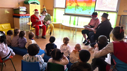 Niños y mayores conectan a través de las actividades de Navidad