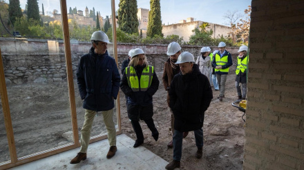 La alcaldesa de Granada, Marifrán Carazo, visita las obras que lleva adelante el Ayuntamiento en el conocido como Carmen del Negro