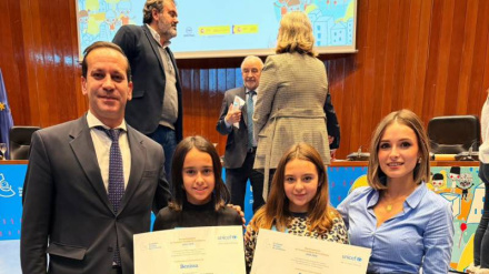 Representantes del Ayuntamiento de Benissa y del Consell Local d’Infància i Adolescència reciben en Madrid el reconocimiento de UNICEF como Ciudad Amiga de la Infancia