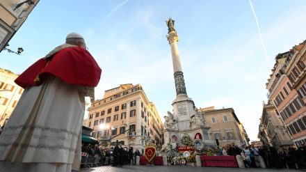 El Papa León XIV durante su homenaje a la Inmaculada en la Plaza de España