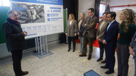 Visitas al IES Sofía Casanova para presentar la actuación